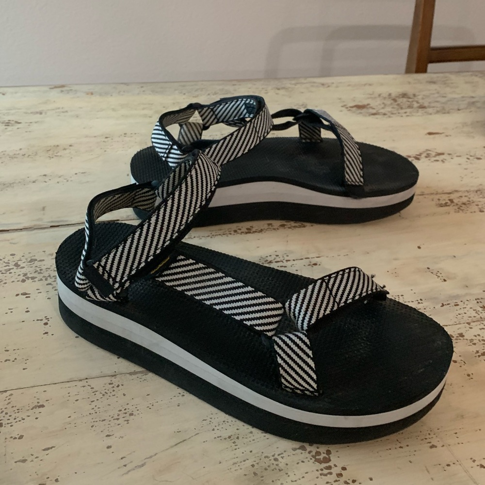 B&W Tevas